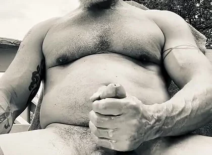 B&w Outdoor Bate