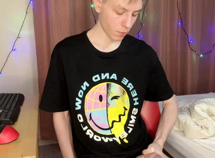 Quick Dorm Jerk Makes 23cm Cock Squirt Everywhere