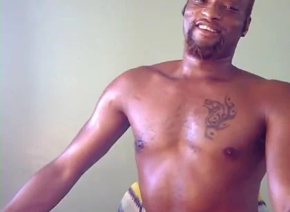 Kennie Jai Gets Ready for the Beach