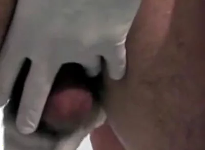 Young striagt used at the clicni by the doctor